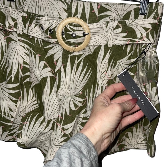 TAHARI Tan & Green Palm Leave Print High Waisted Shorts with Belt  M NWT - Picture 5 of 7